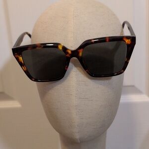Elegant Tortoise Shell Cat Eye Sunglasses
